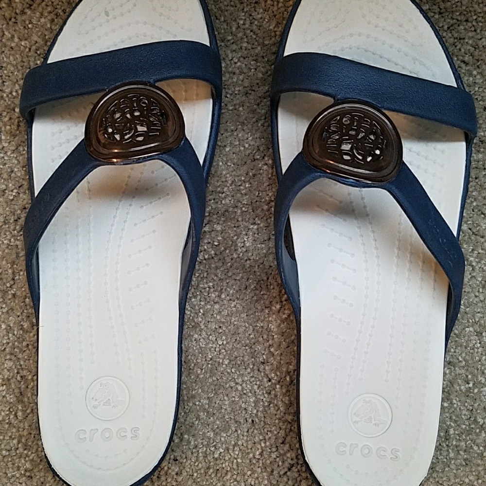 CROCS  Hammered Wedge Sandal in navy